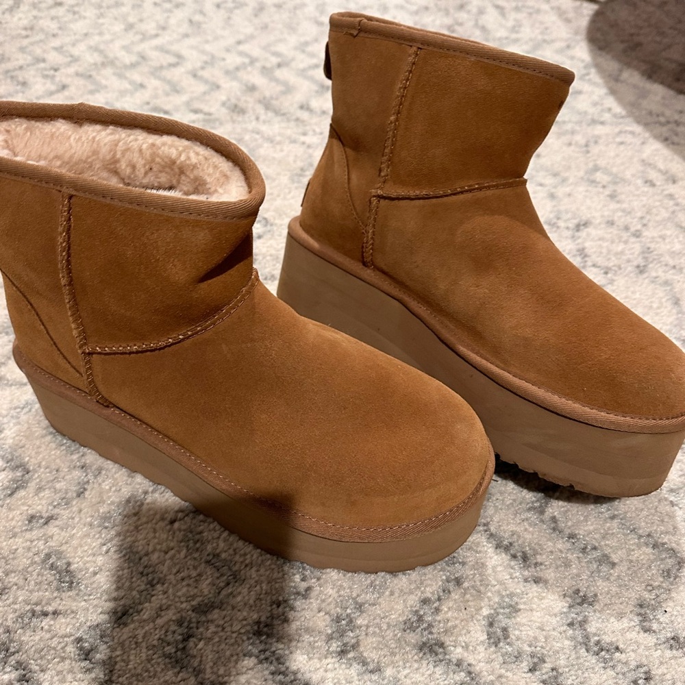 UGG Classic Ultra Mini Platform